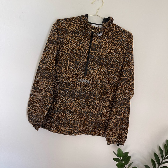adidas Originals windbreaker jacket in leopard print size M NWT - Picture 5 of 13